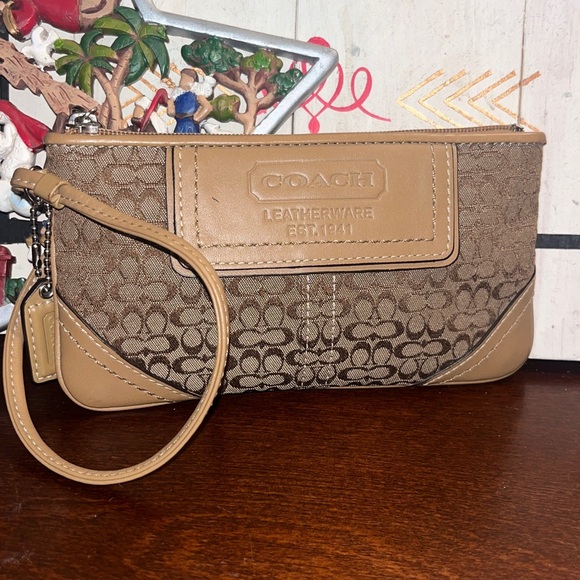 Vintage Coach Soho Signature Small Wristlet Leather Canvas Logo 